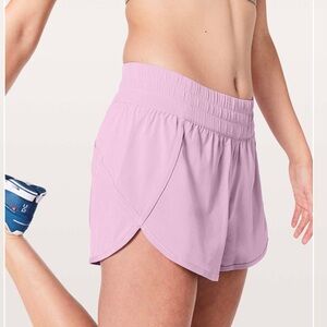 Lululemon Tracker‎ Short V *4"
Violetta